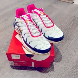 SHOES/SNEAKERS